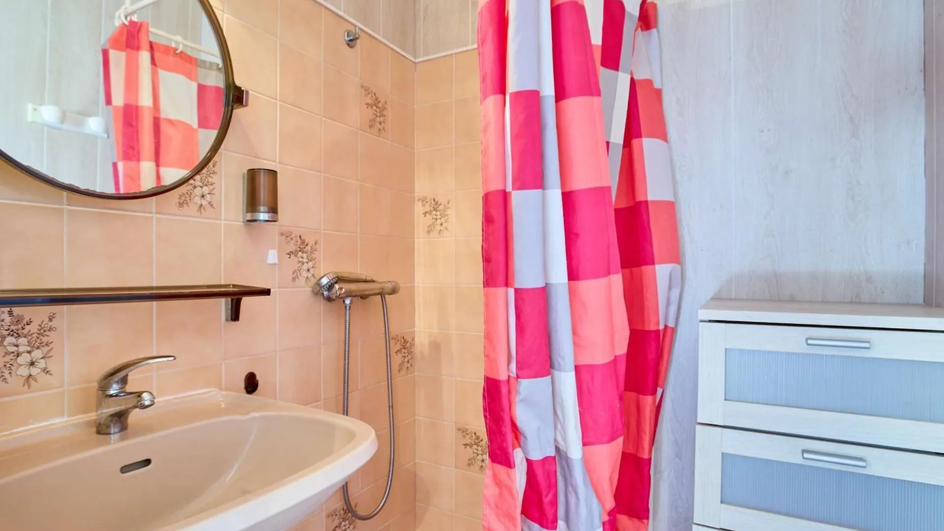 T2 Confort Proche Thermes Avec Wifi Gratuit - Fr-1-841-56 باربوتان ليه ثيرميس شقة باربوتان ليه ثيرميس